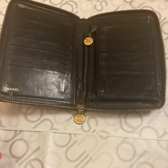 Authentic Chanel wallet - Picture 5 of 9